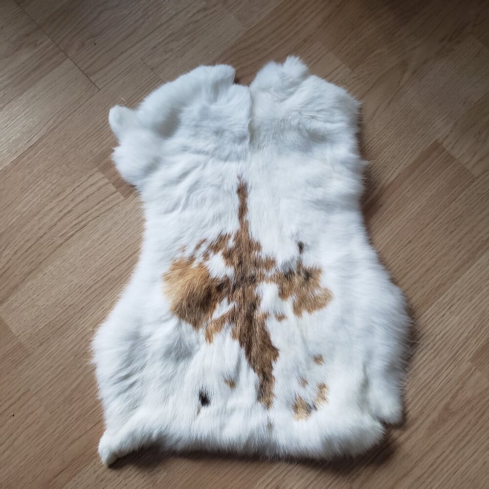 #0036 Natural Rabbit Fur Pelt - Plush Tanned Hide for Crafts & Decor